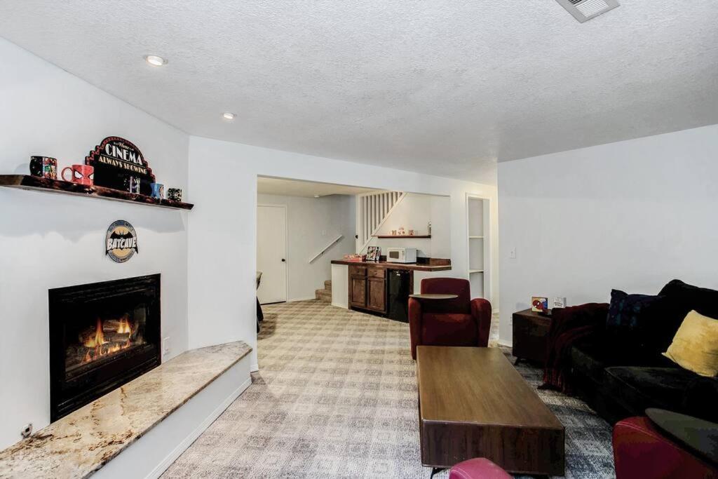 Wow! Spacious Retreat & Amazing Yard 2400+4Bd/3Bth Wichita Eksteriør bilde